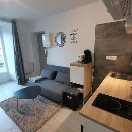 Charmant Appartement Au Calme Saint-Georges-de-Luzençon Dış mekan fotoğraf