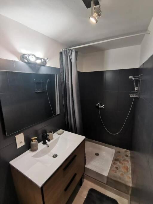 Charmant Appartement Au Calme Saint-Georges-de-Luzençon Dış mekan fotoğraf